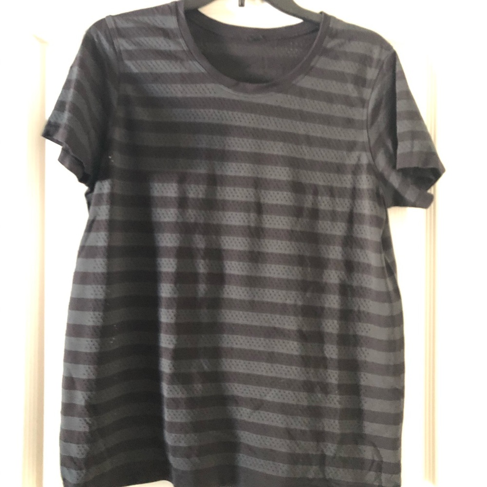 Lululemon Breeze By T Shirt EUC